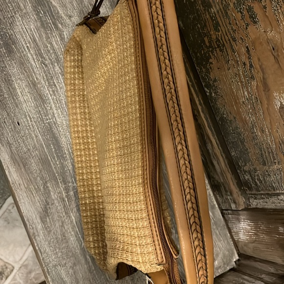 Fossil Woven Shoulder Bag
Purse Beige Leather Trim
Striped Lining - Picture 8 of 12